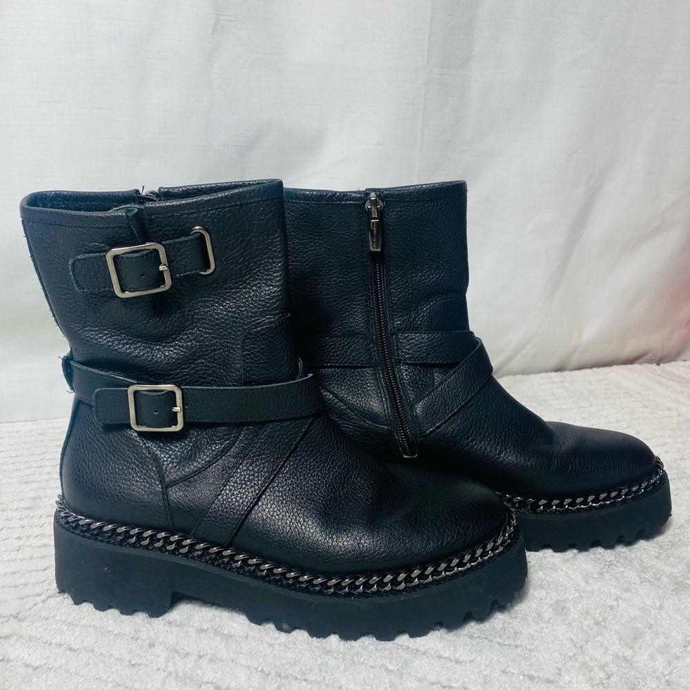 Vince Camuto Messtia Black Leather Chain Lug Sole Moto Boots Women’s 6